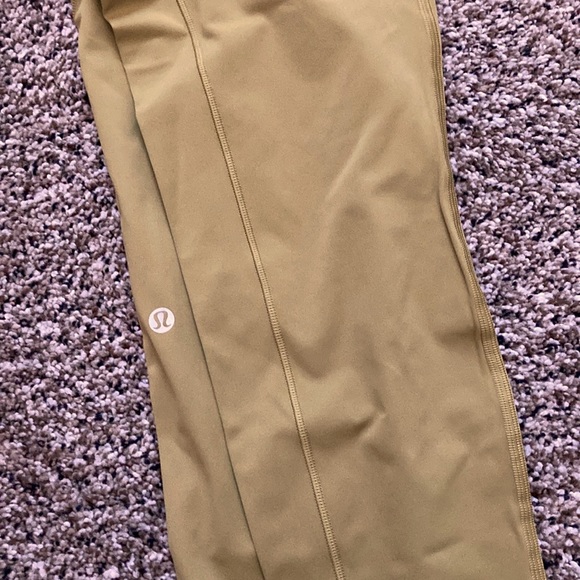 Lululemon Fast &Free 28” leggings. NWOT Grape Leaf Size 12 - Picture 6 of 7